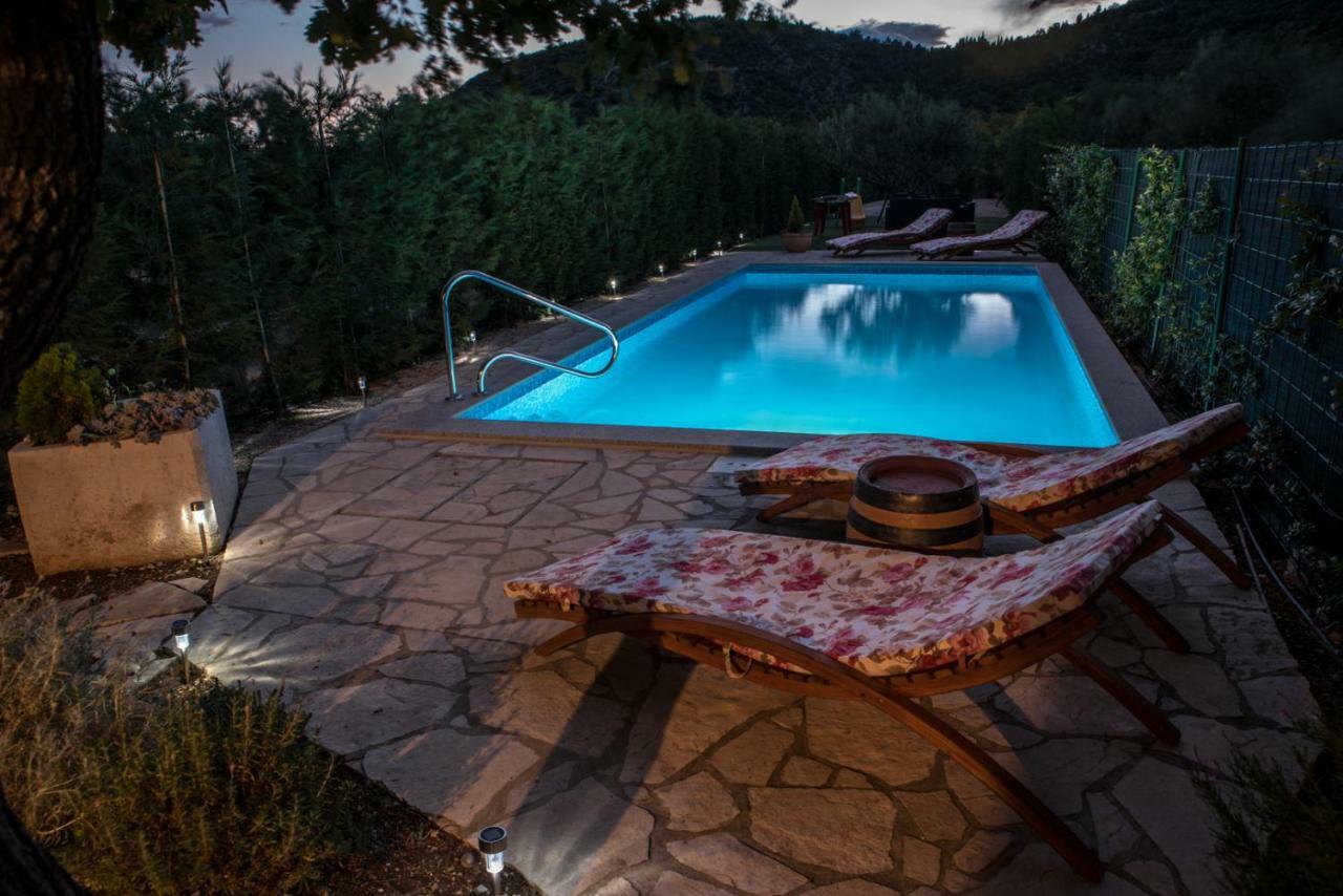 Holiday Home Zavala เคล็ค ภายนอก รูปภาพ